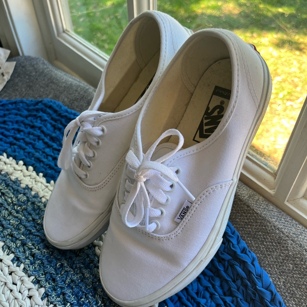 White lace up Vans